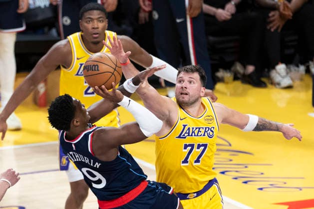 February 20, 2026, Los Angeles, California, USA: Los Angeles Clippers Benedict Mathurin (9) shoots against Los Angeles LakersÃ¢â‚¬â ¢ Luka DonÄÂiÄ¡ (77) during an NBA, Basketball Herren, USA basketball game at Crypto.com Arena on Friday, Feb. 20, 2026 in Los Angeles. Los Angeles USA - ZUMAc68_ 20260220_zaf_c68_062 Copyright: xRingoxChiux