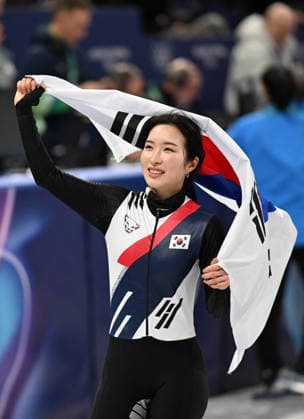 260220 -- MILAN, Feb. 20, 2026 -- Kim Gilli of South Korea celebrates after the short track Speed skating, Eisschnelllauf women s 1500m final A at the Milan-Cortina 2026 Olympic Winter games, Winterspiele,Spiele, Summer games in Milan, Italy, Feb. 20, 2026. MICO2026ITALY-MILAN-OLYMPIC WINTER GAMES-SHORT TRACK SPEED SKATING-WOMEN S 1500M-FINALS ChengxMin  (MICO2026)ITALY-MILAN-OLYMPIC WINTER GAMES-SHORT TRACK SPEED SKATING-WOMEN S 1500M-FINALS IMAGO ChengxMin  imago images 0848226755