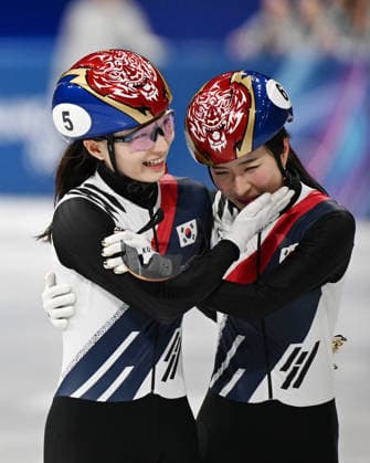 260220 -- MILAN, Feb. 20, 2026 -- Kim Gilli R and Choi Minjeong of South Korea celebrate after the short track Speed skating, Eisschnelllauf women s 1500m final A at the Milan-Cortina 2026 Olympic Winter games, Winterspiele,Spiele, Summer games in Milan, Italy, Feb. 20, 2026. MICO2026ITALY-MILAN-OLYMPIC WINTER GAMES-SHORT TRACK SPEED SKATING-WOMEN S 1500M-FINALS ChengxMin  (MICO2026)ITALY-MILAN-OLYMPIC WINTER GAMES-SHORT TRACK SPEED SKATING-WOMEN S 1500M-FINALS IMAGO ChengxMin  imago images 0848226766
