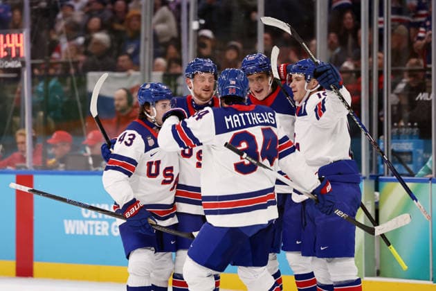 (260221) -- MILAN, Feb. 21, 2026 -- Players of the United States celebrate a goal during the Ice hockey, Eishockey men s play-offs semifinal match between the United States and Slovakia at the Milan-Cortina 2026 Olympic Winter games, Winterspiele,Spiele, Summer games in Milan, Italy, Feb. 20, 2026. ) (MICO2026)ITALY-MILAN-OLYMPIC WINTER GAMES-ICE HOCKEY-MEN-PLAY-OFFS SEMIFINALS-USA VS SVK WangxKaiyan 