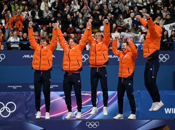 (260221) -- MILAN, Feb. 21, 2026 -- Gold medalists from the Netherlands celebrate during the awarding ceremony of the short track Speed skating, Eisschnelllauf men s 5000m relay at the Milan-Cortina 2026 Olympic Winter games, Winterspiele,Spiele, Summer games in Milan, Italy, Feb. 20, 2026. ) (MICO2026)ITALY-MILAN-OLYMPIC WINTER GAMES-SHORT TRACK SPEED SKATING-MEN S 5000M RELAY-FINALS ChengxMin 