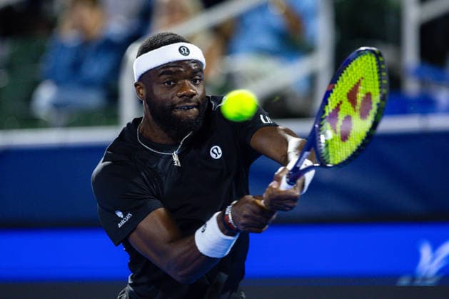 2026 Delray Beach Open - Day 5 - Learner Tien Of USA Defeats Frances Tiafoe Of USA Frances Tiafoe of the USA returns a shot against Learner Tien of the USA during their match on Day 5 of the Delray Beach Open at the Delray Tennis Center in Delray Beach, Florida, on February 20, 2026. Delray Beach FL United States  Copyright: xMauricioxPaizx originalFilename:paiz-2026delr260220_npgKf.jpg