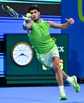 (260221) -- DOHA, Feb. 21, 2026 -- Carlos Alcaraz hits a return during the men s singles semi-final match between Carlos Alcaraz of Spain and Andrey Rublev of Russia at the ATP, Tennis Herren Qatar Open 2026 tennis tournament in Doha, Qatar, on Feb. 20, 2026. (Photo by Xinhua) (SP)QATAR-DOHA-TENNIS-ATP QATAR OPEN-MEN S SINGLES Nikku 
