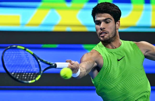 (260221) -- DOHA, Feb. 21, 2026 -- Carlos Alcaraz hits a return during the men s singles semi-final match between Carlos Alcaraz of Spain and Andrey Rublev of Russia at the ATP, Tennis Herren Qatar Open 2026 tennis tournament in Doha, Qatar, on Feb. 20, 2026. (Photo by Xinhua) (SP)QATAR-DOHA-TENNIS-ATP QATAR OPEN-MEN S SINGLES Nikku 