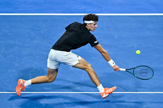 ATP, Tennis Herren Qatar Exxonmobil Open-semi-final Jakub Mensik of Czech Republic competes against Arthur Fils of France in the semi-final at the ATP men s Qatar ExxonMobil Open 2026 tennis tournament at the Khalifa International Tennis Complex in Doha, Qatar, on February 20, 2026. DOHA Qatar Copyright: xNOUSHADx