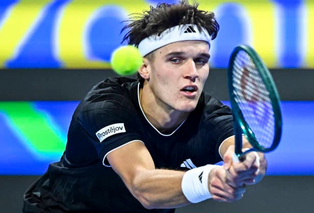 ATP, Tennis Herren Qatar Exxonmobil Open-semi-final Jakub Mensik of Czech Republic competes against Arthur Fils of France in the semi-final at the ATP men s Qatar ExxonMobil Open 2026 tennis tournament at the Khalifa International Tennis Complex in Doha, Qatar, on February 20, 2026. DOHA Qatar Copyright: xNOUSHADx