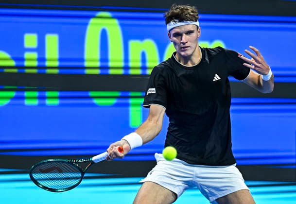 ATP, Tennis Herren Qatar Exxonmobil Open-semi-final Jakub Mensik of Czech Republic competes against Arthur Fils of France in the semi-final at the ATP men s Qatar ExxonMobil Open 2026 tennis tournament at the Khalifa International Tennis Complex in Doha, Qatar, on February 20, 2026. DOHA Qatar Copyright: xNOUSHADx