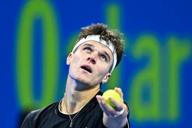 ATP, Tennis Herren Qatar Exxonmobil Open-semi-final Jakub Mensik of Czech Republic competes against Arthur Fils of France in the semi-final at the ATP men s Qatar ExxonMobil Open 2026 tennis tournament at the Khalifa International Tennis Complex in Doha, Qatar, on February 20, 2026. DOHA Qatar Copyright: xNOUSHADx