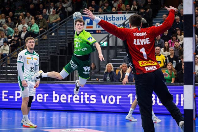 20 02 2026, xovx, Handball Daikin Handball Bundesliga, HSG Wetzlar SC DHfK Leipzig v l Franz Semper SC DHfK Leipzig , Phil Spandau HSG Wetzlar , Domenico Ebner SC DHfK Leipzig Wetzlar Buderus Arena Hessen Germany EN