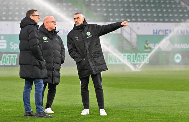 20 02 2026 Soccer Season 2025 2026 2 Soccer Bundesliga 23 Matchday SpVgg Greuther Fürth Kleeblatt SGF DSC Arminia Bielefeld Sportfoto Zink MeZi xmexzix DFL regulations prohibit any use of photographs as image sequences and or quasi video only for editorial use from left Michael Mutzel Sports Director Arminia Bielefeld Heiko Vogel Coach SpVgg Greuther Fürth Danny Schwarz Co Coach SpVgg Greuther Fürth