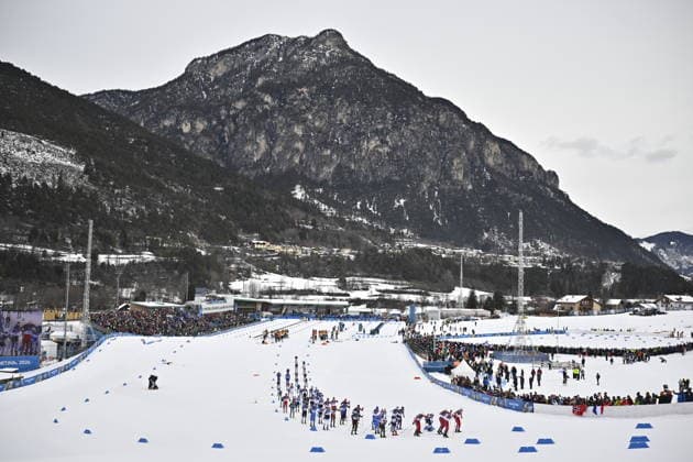 VAL DI FIEMME, ITALIEN 20260221 Starten i femmilen för herrar pa Tesero längdskidstadion under vinter-OS i Val di Fiemme, Italien. *** Bilden ingar i SPORTPAKET. För övriga BETALBILD *** VAL DI FIEMME ITALIEN x10430x *** VAL DI FIEMME, ITALY 20260221 The start of the mens five-mile race at the Tesero cross-country stadium during the Winter Olympics in Val di Fiemme, Italy Picture in SPORT PACKAGE For others PAY PICTURE VAL DI FIEMME ITALY x10430x  Copyright: xChristinexOlsson TTx OS 2026 SKIDOR FEMMILEN HERRAR