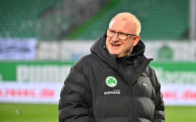 20 02 2026 Soccer Season 2025 2026 2 Soccer Bundesliga 23 Matchday SpVgg Greuther Fürth Kleeblatt SGF DSC Arminia Bielefeld Sportfoto Zink MeZi xmexzix DFL regulations prohibit any use of photographs as image sequences and or quasi video only for editorial use Heiko Vogel Trainer SpVgg Greuther Fürth laughs happy satisfied