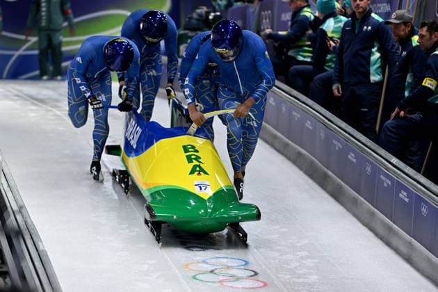 Cortina d Ampezzo, Italy, February 21th 2026. Edson Luques Bindilatti, Davidson Henrique De Souza, Rafael Souza Da Silva, Luis Bacca Goncalves of Brazil in action during the Bobsleight 4-man Heat 1 race of the Olympic Winter games, Winterspiele,Spiele, Summer games 2026 in Cortina d Ampezzo, Italy. (Photo by Igor Kupljenik Sports Press Photo)  Copyright: xIgorxKupljenikx xSPPx Sportspressphoto_SPR95316
