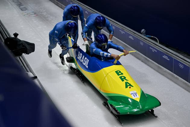Cortina d Ampezzo, Italy, February 21th 2026. Edson Luques Bindilatti, Davidson Henrique De Souza, Rafael Souza Da Silva, Luis Bacca Goncalves of Brazil in action during the Bobsleight 4-man Heat 1 race of the Olympic Winter games, Winterspiele,Spiele, Summer games 2026 in Cortina d Ampezzo, Italy. (Photo by Igor Kupljenik Sports Press Photo)  Copyright: xIgorxKupljenikx xSPPx Sportspressphoto_SPR95319