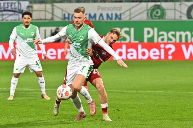 20 02 2026 Soccer Season 2025 2026 2 Soccer Bundesliga 23 Matchday SpVgg Greuther Fürth Kleeblatt SGF DSC Arminia Bielefeld Sportfoto Zink MeZi xmexzix DFL regulations prohibit any use of photographs as image sequences and or quasi video only for editorial use Dennis Srbeny 7, SpVgg Greuther Fürth vor Tim Handwerker 29, Arminia Bielefeld