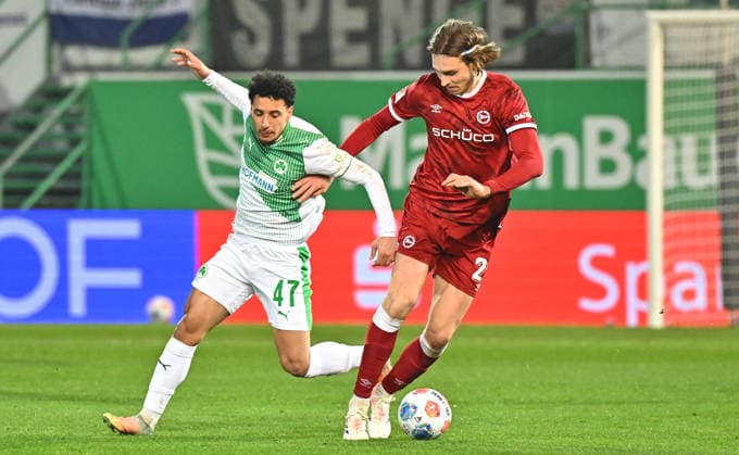 20 02 2026 Soccer Season 2025 2026 2 Soccer Bundesliga 23 Matchday SpVgg Greuther Fürth Kleeblatt SGF DSC Arminia Bielefeld Sportfoto Zink MeZi xmexzix DFL regulations prohibit any use of photographs as image sequences and or quasi video only for editorial use Sayfallah Ltaief 47, SpVgg Greuther Fürth Roberts Uldrikis 28, Arminia Bielefeld, rechts
