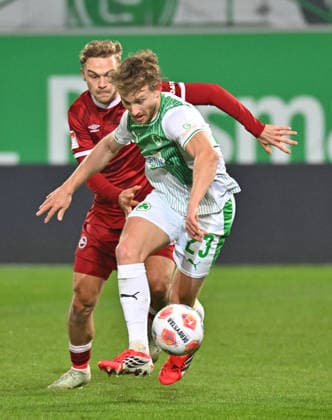 20 02 2026 Soccer Season 2025 2026 2 Soccer Bundesliga 23 Matchday SpVgg Greuther Fürth Kleeblatt SGF DSC Arminia Bielefeld Sportfoto Zink MeZi xmexzix DFL regulations prohibit any use of photographs as image sequences and or quasi video only for editorial use Jannik Dehm 23, SpVgg Greuther Fürth vor Tim Handwerker 29, Arminia Bielefeld
