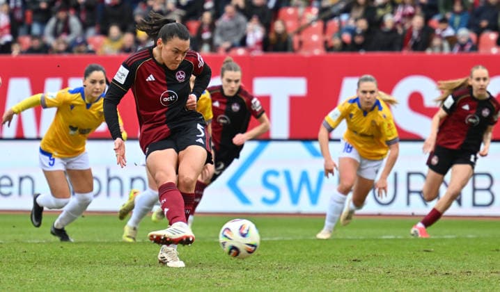 21 02 2026 Soccer season 2025 2026 1 Google Pixel Women Bundesliga 19 Matchday 1 FC Nuremberg FCN Club Clubfrauen FC Carl Zeiss Jena Sportfoto Zink xwoxzix Clara Fröhlich Froehlich 5, 1 FC Nuremberg FCN scores Goal Goal Shot to 1 0 by penalty kick Penalty kick