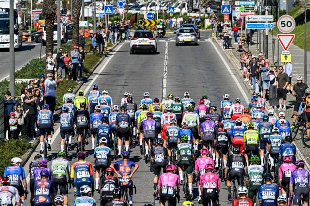 Volta Algarve 2026 Stage 4 LAGOS, PORTUGAL - FEBRUARY 21 : Illustration picture of the peloton during stage 4 of the 52th edition of Volta Algarve an UCI ProSeries 2.Pro cycling road race stage for Men Elite of 175.1 km with start in Albufeira and finish in Lagos on February 21, 2026 in Lagos, Portugal, 21 02 2026 ( Motordriver Guy De Vuyst - Lagos Portugal  Copyright: xNicoxVereeckenx