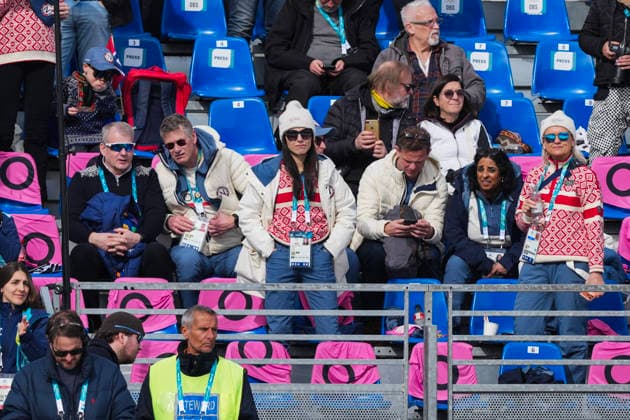 Winter Olympics in Milan Cortina 2026 Val di Fiemme, Italy 20260221. Erik Roste former president of the Norwegian Ski Association, top sports manager Tore ovrebo and Minister of Culture and Equality Lubna Jaffery during the cross-country skiing 50 km Classic men Tesero CC-Stadium during the Winter Olympics in Milano Cortina 2026. Photo: Lise Aserud NTB Val di Fiemme Italy EDITORIAL USE ONLY. RESTRICTED USE FOR BETTING COMPANIES Ref:_SPO2ICUO4wE9ww.jpg *** Winter Olympics in Milan Cortina 2026 Val di Fiemme, Italy 20260221 Erik Roste former president of the Norwegian Ski Association, top sports manager Tore ovrebo and Minister of Culture and Equality Lubna Jaffery during the cross country skiing 50 km Classic men Tesero CC Stadium during the Winter Olympics in Milano Cortina 2026 Photo Lise Aserud NTB Val di Fiemme Italy EDITORIAL USE ONLY RESTRICTED USE FOR BETTING COMPANIES  Copyright: xLisexAserudxx xNTBx