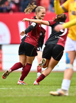 21 02 2026 Soccer season 2025 2026 1 Google Pixel Women Bundesliga 19 Matchday 1 FC Nuremberg FCN Club Clubfrauen FC Carl Zeiss Jena Sportfoto Zink xwoxzix Goal celebration Joy after goal Goal shot to 2 0 by Luisa Guttenberger 4, 1 FC Nuremberg FCN