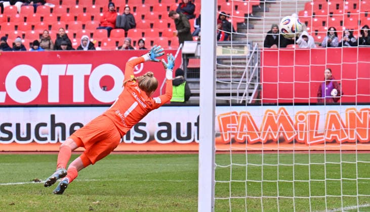 21 02 2026 Soccer season 2025 2026 1 Google Pixel Women Bundesliga 19 Matchday 1 FC Nürnberg FCN Club Clubfrauen FC Carl Zeiss Jena Sportfoto Zink xwoxzix Jasmin Janning 1, FC Carl Zeiss Jena juss conceded goal to 4 0 by Nastassja Lein 24, 1 FC Nürnberg FCN , not in the picture