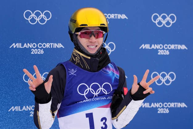 (260221) -- LIVIGNO, Feb. 21, 2026 -- Li Tianma of China reacts during the freestyle skiing mixed team aerials final 1 at the Milan-Cortina 2026 Olympic Winter games, Winterspiele,Spiele, Summer games in Livigno, Italy, Feb. 21, 2026. ) (MICO2026)ITALY-LIVIGNO-OLYMPIC WINTER GAMES-FREESTYLE SKIING-MIXED TEAM AERIALS-FINAL HuxChao 