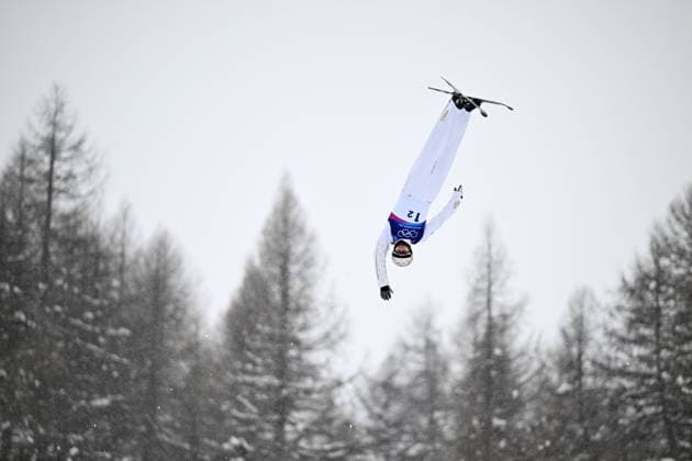 (260221) -- LIVIGNO, Feb. 21, 2026 -- Wang Xindi of China competes during the freestyle skiing mixed team aerials final 2 at the Milan-Cortina 2026 Olympic Winter games, Winterspiele,Spiele, Summer games in Livigno, Italy, Feb. 21, 2026. ) (MICO2026)ITALY-LIVIGNO-OLYMPIC WINTER GAMES-FREESTYLE SKIING-MIXED TEAM AERIALS-FINAL ZhangxHongxiang 