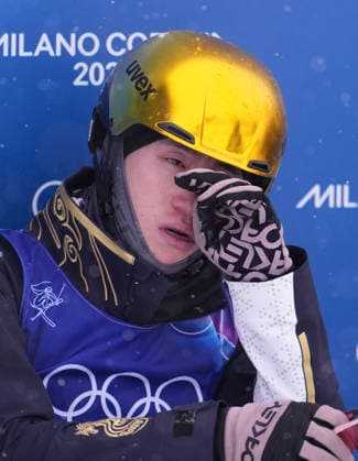 (260221) -- LIVIGNO, Feb. 21, 2026 -- Li Tianma of China reacts during the freestyle skiing mixed team aerials final 2 at the Milan-Cortina 2026 Olympic Winter games, Winterspiele,Spiele, Summer games in Livigno, Italy, Feb. 21, 2026. ) (MICO2026)ITALY-LIVIGNO-OLYMPIC WINTER GAMES-FREESTYLE SKIING-MIXED TEAM AERIALS-FINAL HuxChao 