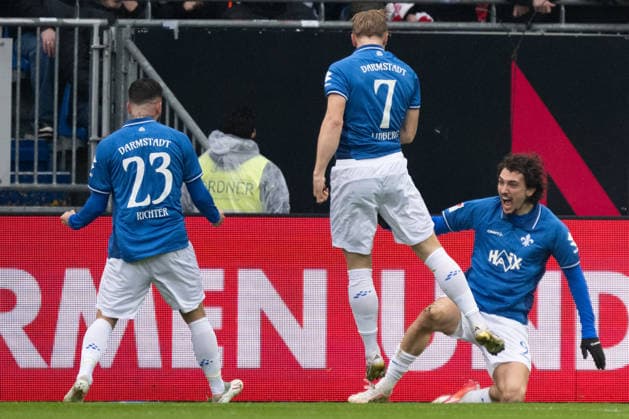 Fraser Hornby SV Darmstadt 1898, 09 , Isac Lidberg SV Darmstadt 1898, 07 and Marco Richter SV Darmstadt 1898, 23 celebrate the goal for 1 0 GER, SV Darmstadt 98 vs Fortuna Düsseldorf, Football, 2 Bundesliga, Matchday 23, Season 2025 2026, 21 02 2026 GER, SV Darmstadt 98 vs Fortuna Düsseldorf, Football, 2 Bundesliga, Matchday 23, Season 2025 2026, 21 02 2026 Darmstadt Copyright: xEibner-Pressefoto FlorianxWiegandx EP_FWD
