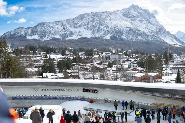 USA – Kristopher Horn, Caleb Furnell, Hunter Powell, Carsten Vissering, Viererbob der Männer bei den Olympischen Winterspielen Milano Cortina 2026 im Cortina Sliding Centre, Cortina dAmpezzo, Italien, am 21. Februar 2026. compete in the Mens Four-Man bobsleigh event at the Olympic Winter games, Winterspiele,Spiele, Summer games Milano Cortina 2026 at the Cortina Sliding Centre, Cortina dAmpezzo, Italy, on February 21, 2026. *** USA - Kristopher Horn, Caleb Furnell, Hunter Powell, Carsten Vissering, Mens Four Man bobsleigh at the Olympic Winter Games Milano Cortina 2026 at the Cortina Sliding Centre, Cortina dAmpezzo, Italy, on February 21, 2026 compete in the Mens Four Man bobsleigh event at the Olympic Winter Games Milano Cortina 2026 at the Cortina Sliding Centre, Cortina dAmpezzo, Italy, on February 21, 2026 Copyright: HMBxMedia MarcxNiemeyer