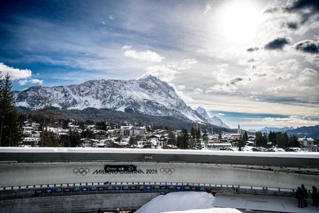 USA – Kristopher Horn, Caleb Furnell, Hunter Powell, Carsten Vissering, Viererbob der Männer bei den Olympischen Winterspielen Milano Cortina 2026 im Cortina Sliding Centre, Cortina dAmpezzo, Italien, am 21. Februar 2026. compete in the Mens Four-Man bobsleigh event at the Olympic Winter games, Winterspiele,Spiele, Summer games Milano Cortina 2026 at the Cortina Sliding Centre, Cortina dAmpezzo, Italy, on February 21, 2026. *** USA - Kristopher Horn, Caleb Furnell, Hunter Powell, Carsten Vissering, Mens Four Man bobsleigh at the Olympic Winter Games Milano Cortina 2026 at the Cortina Sliding Centre, Cortina dAmpezzo, Italy, on February 21, 2026 compete in the Mens Four Man bobsleigh event at the Olympic Winter Games Milano Cortina 2026 at the Cortina Sliding Centre, Cortina dAmpezzo, Italy, on February 21, 2026 Copyright: HMBxMedia MarcxNiemeyer