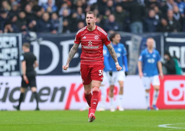 21 02 2026, Soccer 2 Bundesliga, SV Darmstadt 98 Fortuna Düsseldorf, emonline, emspor, despor, v l , Goal celebration to 1 0 by Fraser Hornby SV Darmstadt 98 , Goal celebration, celebrate the goal, Isac Lidberg SV Darmstadt 98 DFL DFB REGULATIONS PROHIBIT ANY USE OF PHOTOGRAPHS AS IMAGE SEQUENCES AND OR QUASI VIDEO xdcx Copyright: HMBxMedia Claus