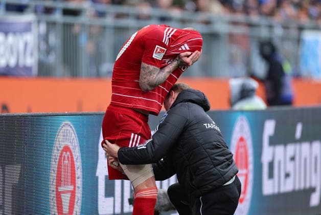 21 02 2026, Football 2 Bundesliga, SV Darmstadt 98 Fortuna Düsseldorf, emonline, emspor, despor, v l , Jordy de Wijs Fortuna Düsseldorf must be treated for injury DFL DFB REGULATIONS PROHIBIT ANY USE OF PHOTOGRAPHS AS IMAGE SEQUENCES AND OR QUASI VIDEO xdcx Copyright: HMBxMedia Claus