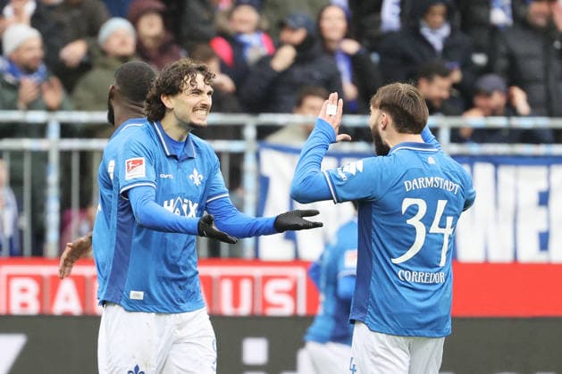 21 02 2026, xtvx, Fußball 2 Bundesliga, SV Darmstadt 98 Fortuna Duesseldorf v l Goal scored, Tor zum 1 0 Fraser Hornby SV Darmstadt 98 Torjubel, Goal celebration, celebrate the goal, celebrates scoring Fraser Hornby SV Darmstadt 98 Killian Corredor SV Darmstadt 98 DFL DFB REGULATIONS PROHIBIT ANY USE OF PHOTOGRAPHS as IMAGE SEQUENCES and or QUASI VIDEO Darmstadt