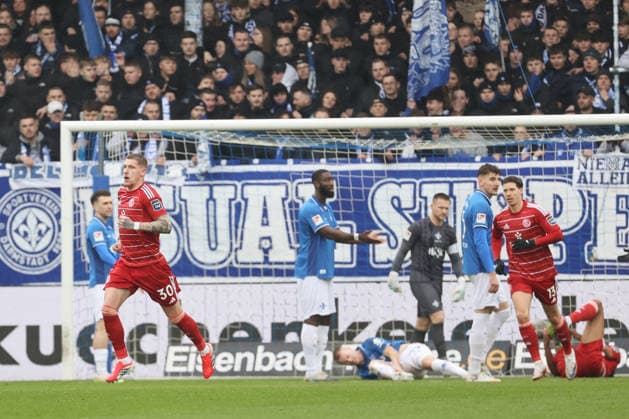 21 02 2026, xtvx, Fußball 2 Bundesliga, SV Darmstadt 98 Fortuna Duesseldorf v l Goal scored, Tor zum 1 21 Torwart Alexander Brunst SV Darmstadt 98 Torjubel, Goal celebration, celebrate the goal, celebrates scoring DFL DFB REGULATIONS PROHIBIT ANY USE OF PHOTOGRAPHS as IMAGE SEQUENCES and or QUASI VIDEO Darmstadt