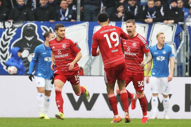 21 02 2026, xtvx, Fußball 2 Bundesliga, SV Darmstadt 98 Fortuna Duesseldorf v l Goal scored, Tor zum 1 1 Torjubel, Goal celebration, celebrate the goal, celebrates scoring Emmanuel Iyoha Fortuna Duesseldorf Jordy de Wijs Fortuna Duesseldorf DFL DFB REGULATIONS PROHIBIT ANY USE OF PHOTOGRAPHS as IMAGE SEQUENCES and or QUASI VIDEO Darmstadt