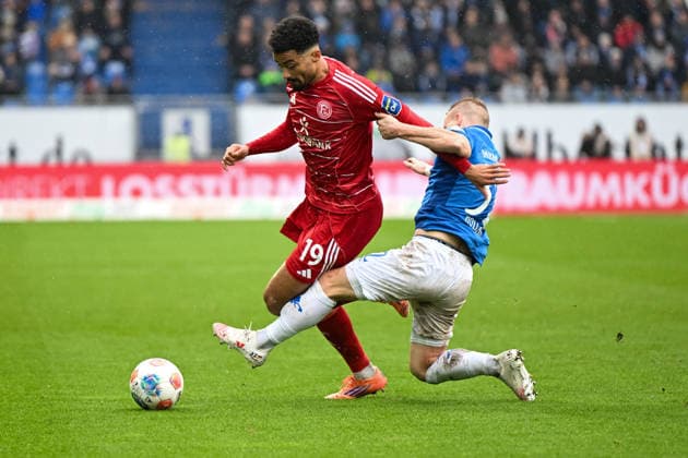 Emmanuel Iyoha Fortuna Duesseldorf, 19 in duel with Fabian Holland SV Darmstadt 1898, 32 , GER, SV Darmstadt 98 vs Fortuna Düsseldorf, Football, 2 Bundesliga, Matchday 23, Season 2025 2026, 21 02 2026 DFL regulations prohibit any use of photographs as image sequences and or quasi video GER, SV Darmstadt 98 vs Fortuna Düsseldorf, Football, 2 Bundesliga, Matchday 23, Season 2025 2026, 21 02 2026 Darmstadt Copyright: xEibner-Pressefoto FlorianxWiegandx EP_FWD