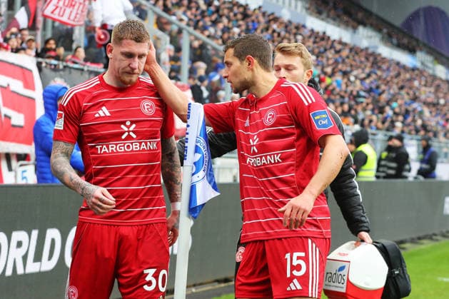 21 02 2026, xtvx, Fußball 2 Bundesliga, SV Darmstadt 98 Fortuna Duesseldorf v l Verletzung Jordy de Wijs Fortuna Duesseldorf Jordy de Wijs Fortuna Duesseldorf Tim Oberdorf Fortuna Duesseldorf DFL DFB REGULATIONS PROHIBIT ANY USE OF PHOTOGRAPHS as IMAGE SEQUENCES and or QUASI VIDEO Darmstadt
