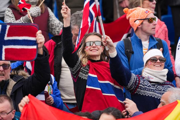Winter Olympics in Milan Cortina 2026 Val di Fiemme, Italy 20260221. Norwegian spectators in the stadium after cross-country skiing 50 km Classic Men Tesero CC-Stadium during the Winter Olympics in Milan Cortina 2026. Photo: Lise Aserud NTB Val di Fiemme Italy EDITORIAL USE ONLY. RESTRICTED USE FOR BETTING COMPANIES Ref:_SPOMlJ8Pgfj0SQ.jpg *** Winter Olympics in Milan Cortina 2026 Val di Fiemme, Italy 20260221 Norwegian spectators in the stadium after cross country skiing 50 km Classic Men Tesero CC Stadium during the Winter Olympics in Milan Cortina 2026 Photo Lise Aserud NTB Val di Fiemme Italy EDITORIAL USE ONLY RESTRICTED USE FOR BETTING COMPANIES  Copyright: xLisexAserudxx xNTBx