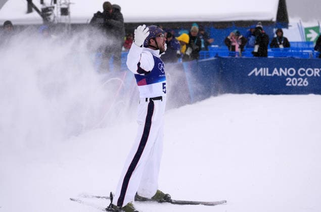 (260221) -- LIVIGNO, Feb. 21, 2026 -- Christopher Lillis of the United States reacts during the freestyle skiing mixed team aerials final 2 at the Milan-Cortina 2026 Olympic Winter games, Winterspiele,Spiele, Summer games in Livigno, Italy, Feb. 21, 2026. ) (MICO2026)ITALY-LIVIGNO-OLYMPIC WINTER GAMES-FREESTYLE SKIING-MIXED TEAM AERIALS-FINAL HuxChao 
