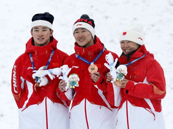 (260221) -- LIVIGNO, Feb. 21, 2026 -- Bronze Medalists Li Tianma, Wang Xindi and Xu Mengtao (L to R) of China pose during the awarding ceremony for freestyle skiing mixed team aerials at the Milan-Cortina 2026 Olympic Winter games, Winterspiele,Spiele, Summer games in Livigno, Italy, Feb. 21, 2026. ) (MICO2026)ITALY-LIVIGNO-OLYMPIC WINTER GAMES-FREESTYLE SKIING-MIXED TEAM AERIALS-FINAL WangxPeng 