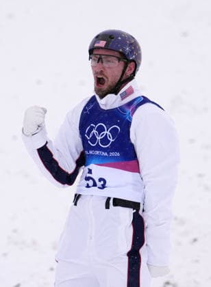 (260221) -- LIVIGNO, Feb. 21, 2026 -- Christopher Lillis of the United States reacts during the freestyle skiing mixed team aerials final 2 at the Milan-Cortina 2026 Olympic Winter games, Winterspiele,Spiele, Summer games in Livigno, Italy, Feb. 21, 2026. ) (MICO2026)ITALY-LIVIGNO-OLYMPIC WINTER GAMES-FREESTYLE SKIING-MIXED TEAM AERIALS-FINAL HuxChao 