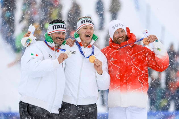 OLYMPICS - Winter Olympic Games, Olympische Spiele, Olympia, OS Milano Cortina 2026 LIVIGNO,ITALY,21.FEB.26 - OLYMPICS, FREE SKI, FREESTYLE SKIING - Winter Olympic Games Milano Cortina 2026, Skicross, men, final, medal ceremony. Image shows the rejoicing of the rejoicing of Federico Tomasoni, Simone Deromedis (ITA) and Alex Fiva (SUI).  GEPAxpictures xWolfgangxGrebien