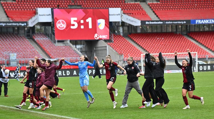 21 02 2026 Soccer Season 2025 2026 1 Google Pixel Women Bundesliga 19 Matchday 1 FC Nürnberg FCN Club Clubfrauen FC Carl Zeiss Jena Sportfoto Zink xwoxzix Team Team FCN Cheering Joy after the end of the match