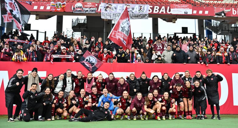 21 02 2026 Soccer Season 2025 2026 1 Google Pixel Women Bundesliga 19 Matchday 1 FC Nuremberg FCN Club Clubfrauen FC Carl Zeiss Jena Sportfoto Zink xwoxzix Team Team FCN Cheering Joy in front of fans Fanblock after end of match