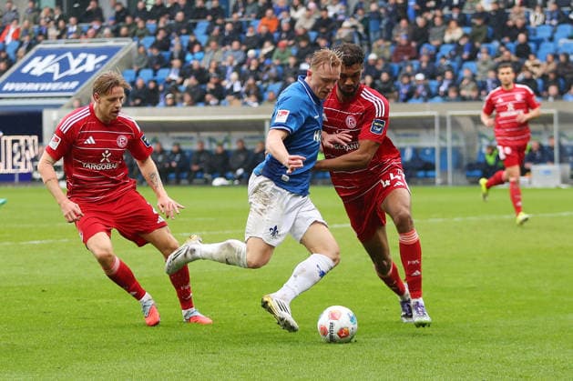 21 02 2026, xtvx, Fußball 2 Bundesliga, SV Darmstadt 98 Fortuna Duesseldorf v l Zweikampf, Duell, duel, tackle, compete Isac Lidberg SV Darmstadt 98 Yosuke Furukawa SV Darmstadt 98 DFL DFB REGULATIONS PROHIBIT ANY USE OF PHOTOGRAPHS as IMAGE SEQUENCES and or QUASI VIDEO Darmstadt