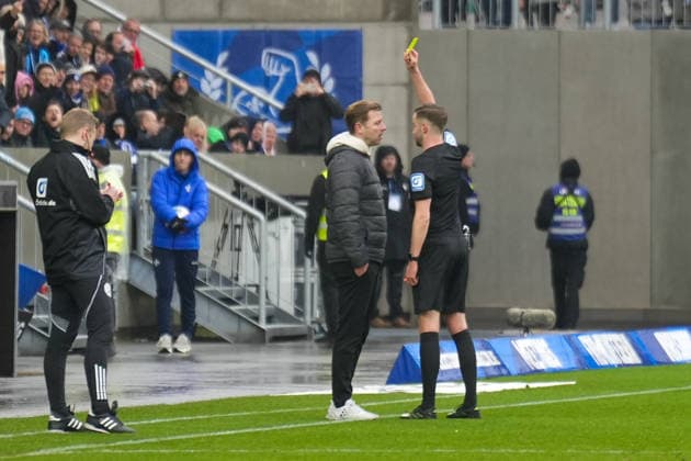 2 Bundesliga SV Darmstadt 98 vs Fortuna Düsseldorf, Merck Stadion am Böllenfalltor, 21 02 2026 Yellow card for Florian Kohfeldt SV Darmstadt 98, coach of Michael, Bacher Referee 2 Bundesliga SV Darmstadt 98 vs Fortuna Düsseldorf, Merck Stadion am Böllenfalltor, 21 02 2026 DFB DFL REGULATIONS PROHIBIT ANY USE OF PHOTOGRAPHS AS IMAGE SEQUENCES AND OR QUASI VIDEO Copyright: xBEAUTILUSxSPORTS Hillx