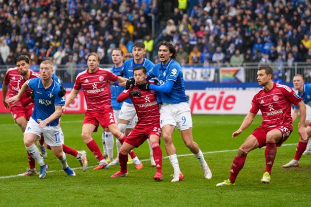 2 Bundesliga SV Darmstadt 98 vs Fortuna Düsseldorf, Merck Stadion am Böllenfalltor, 21 02 2026 Corner kick, duel between Fraser Hornby SV Darmstadt 98, 9 and Marco Richter SV Darmstadt 98, 23 2 Bundesliga SV Darmstadt 98 vs Fortuna Düsseldorf, Merck Stadion am Böllenfalltor, 21 02 2026 DFB DFL REGULATIONS PROHIBIT ANY USE OF PHOTOGRAPHS AS IMAGE SEQUENCES AND OR QUASI VIDEO Copyright: xBEAUTILUSxSPORTS Hillx