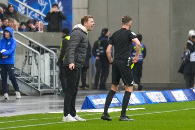 2 Bundesliga SV Darmstadt 98 vs Fortuna Düsseldorf, Merck Stadion am Böllenfalltor, 21 02 2026 Yellow card for Florian Kohfeldt SV Darmstadt 98, coach of Michael, Bacher Referee 2 Bundesliga SV Darmstadt 98 vs Fortuna Düsseldorf, Merck Stadion am Böllenfalltor, 21 02 2026 DFB DFL REGULATIONS PROHIBIT ANY USE OF PHOTOGRAPHS AS IMAGE SEQUENCES AND OR QUASI VIDEO Copyright: xBEAUTILUSxSPORTS Hillx